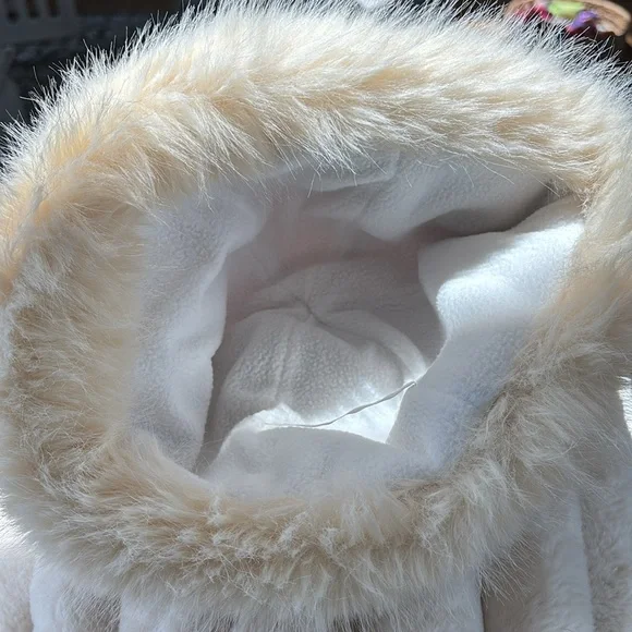 Urban Outfitters Faux Fur Hat - Picture 2 of 4